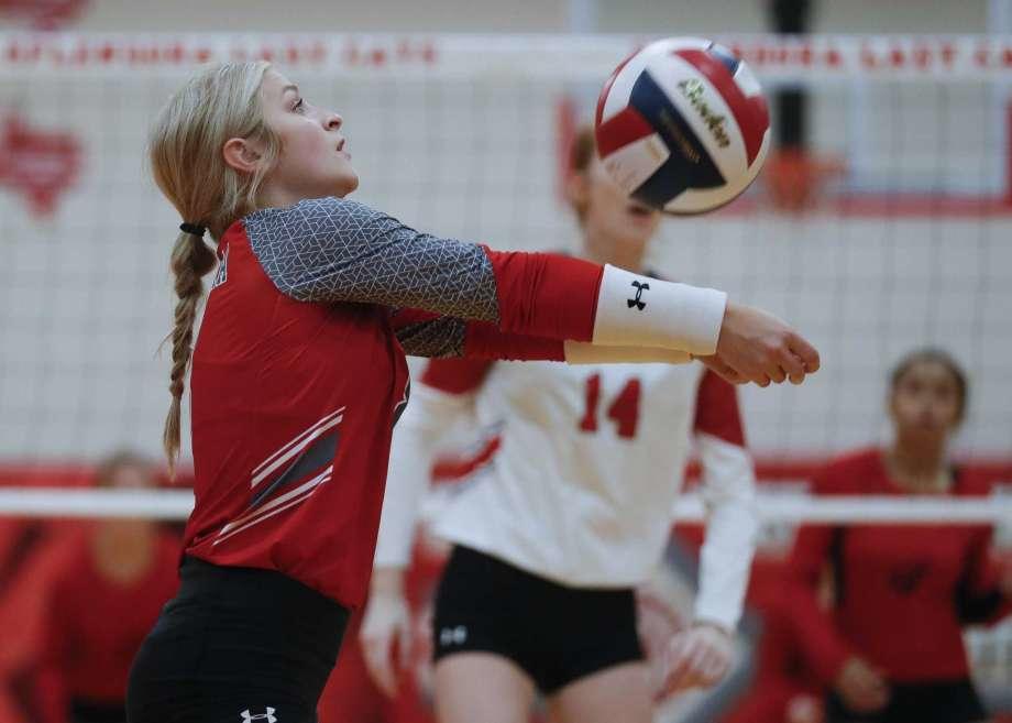 img_5f3868ca8b831 VOLLEYBALL: Splendora splits with La Grange, Needville