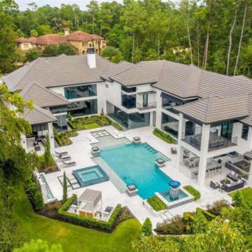Newly-built mansion in The Woodlands boasts walk-in wine cellar, club-like bar, heated pool, $3.85M price tag