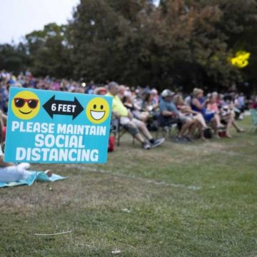 Nearly 400 eager music fans rock out at Conroe’s First Thursday Free Concert return