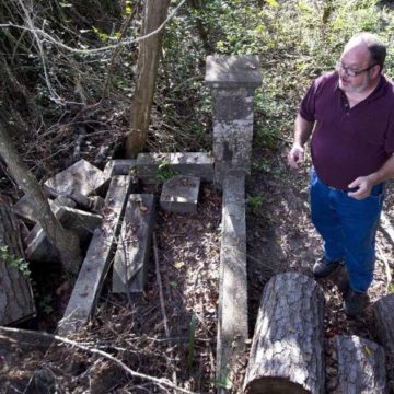 Jon Edens, John Meredith awarded William Harley Gandy Distinguished Service Award for work on historic Conroe cemetery