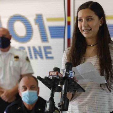 Woodlands High volleyball player meets paramedics who saved her from heart attack
