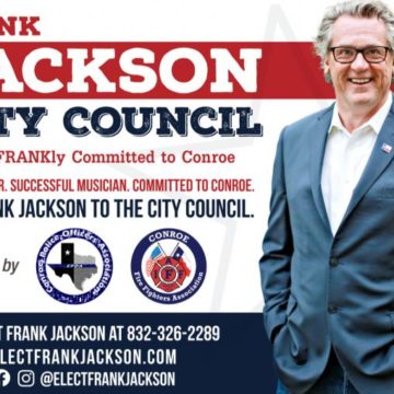 TRAIN BREAKS DOWN BLOCKS CROSSINGS