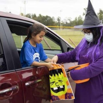 Pandemic prompts drive-thru Halloween event in Conroe