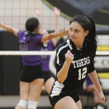 VOLLEYBALL: Seniors lead way in Conroe sweep of Willis