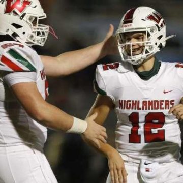 FOOTBALL: The Woodlands rolls past Grand Oaks to improve to 3-0 in district