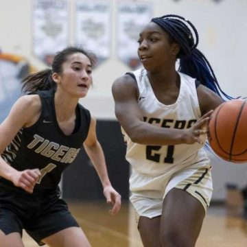 GIRLS HOOPS: Conroe edges Consol in close game