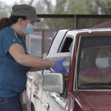 Volunteers serve up annual Thanksgiving meal with pandemic precautions