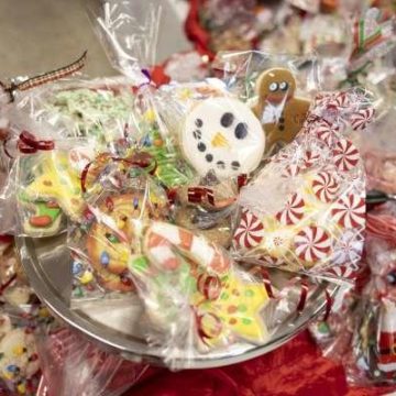 ‘Cookie keys to the city’ presented at Christmas in Historic Montgomery