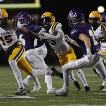 FOOTBALL: Fort Bend Marshall eliminates Montgomery in area round