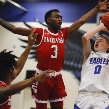 BOYS HOOPS: Strong fourth quarter propels New Caney
