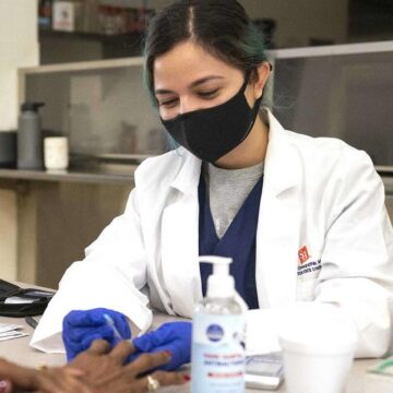 Sam Houston medical students offer free clinics for Conroe homeless