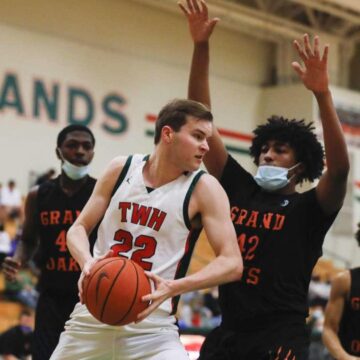 BOYS HOOPS: The Woodlands, College Park head into playoffs with wins