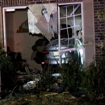 img_60282450a1bf9 CAR DRIVES THROUGH HOUSE