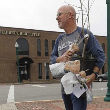 1,000 trees given away in Conroe