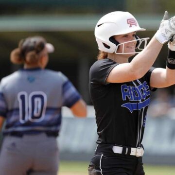 SOFTBALL ROUNDUP: Willis rolls at home; Oak Ridge wins two