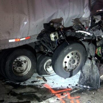 TWO 18-WHEELERS CRASH CLOSING MUCH OF I-45