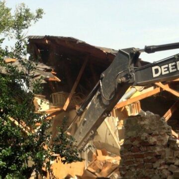RIVER PLANTATION HOUSE LEVELED