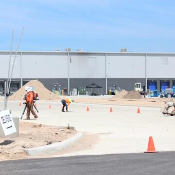 Lowe’s distribution center opens in New Caney