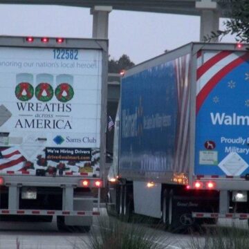 HUNDREDS HELP HONOR FALLEN VETERANS IN HOUSTON WITH WREATHS ACROSS AMERICA