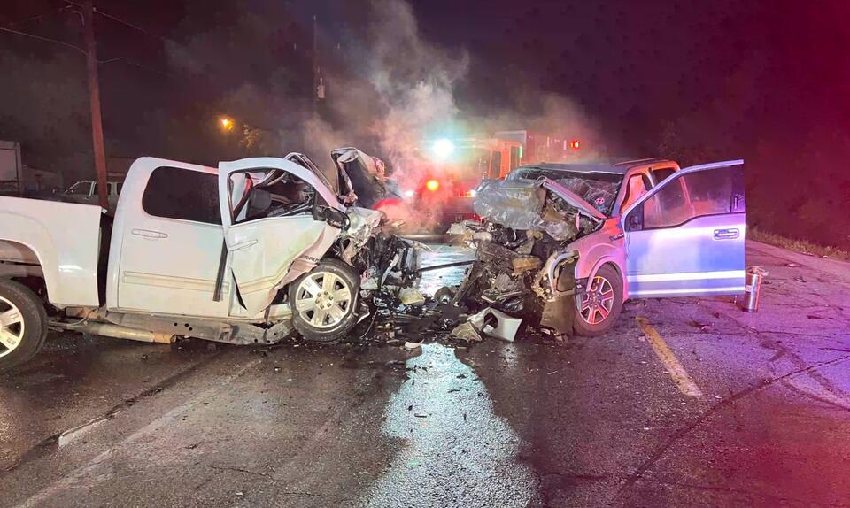 057Ymc_0iuTj2sc00.jpg Houston firefighter was seriously injured after a head-on crash