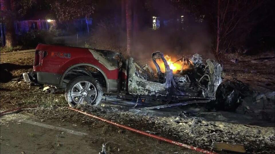 3m6nZh_0jmBshZs00.jpg Man suffers critical burns after crashing into ‘Homeless Depot’ pickup truck