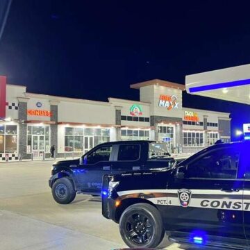 Man hospitalized after chase ends in crash in Harris County