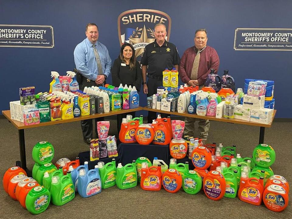 0M6NXc_0lHvTUA300.jpg Montgomery County Sheriff’s Office donates items to women’s center