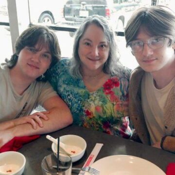 Son becomes blood donor after mom’s cancer treatment