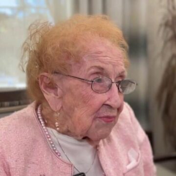 0I202g_187P66hg00.jpg 107-year-old Spring woman shares secrets to long life