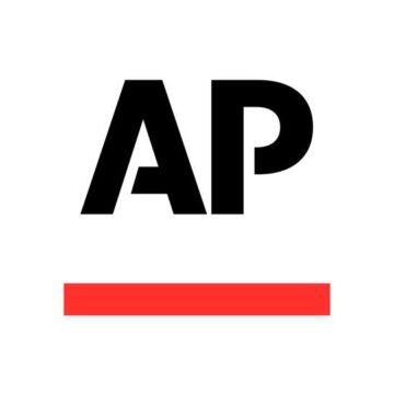 3PnT4k_17uk8gS300.jpg Liberty visits King and Sam Houston