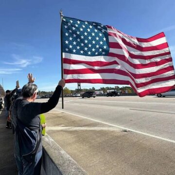 3gzKJV_17yInwyF00.jpg Montgomery County protesters pack Conroe overpass as outrage over ICE shooting of Renee Good continues