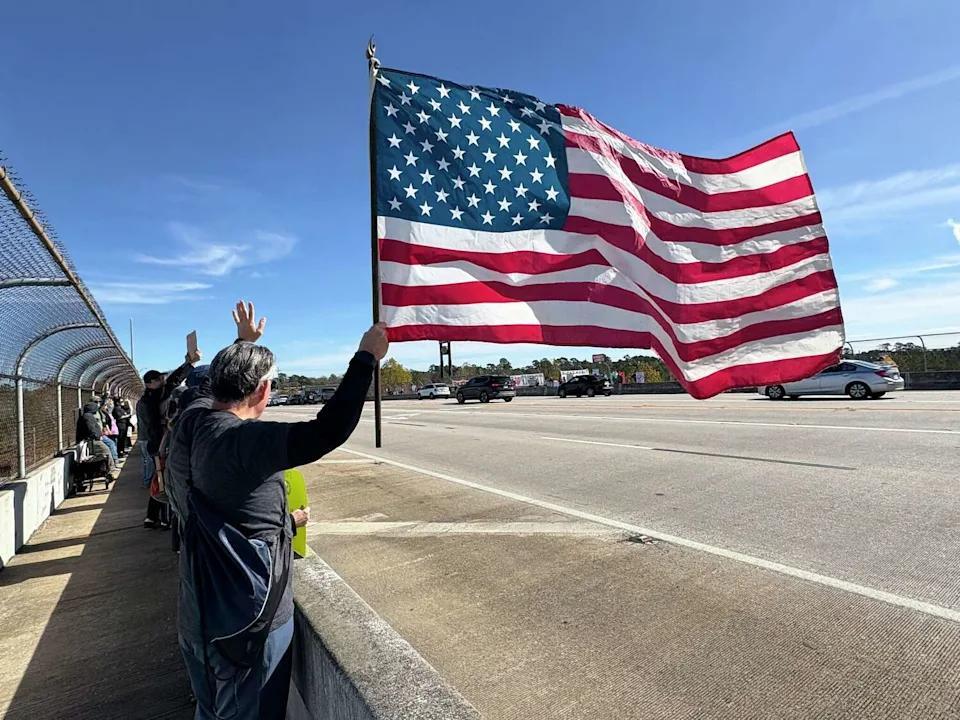 3gzKJV_17yInwyF00.jpg Montgomery County protesters pack Conroe overpass as outrage over ICE shooting of Renee Good continues