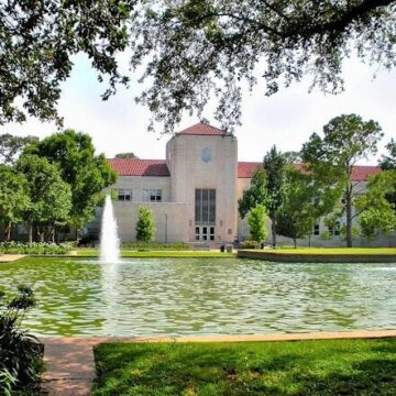 3iRQZV_17xniWO600.jpg Viral Campus Preacher ‘Sister Cindy’ Brings ‘Ho No Mo’ Circus To Houston