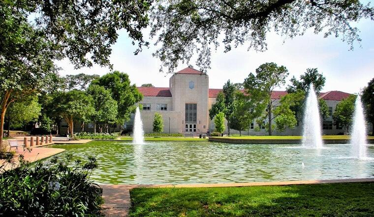 3iRQZV_17xniWO600.jpg Viral Campus Preacher ‘Sister Cindy’ Brings ‘Ho No Mo’ Circus To Houston