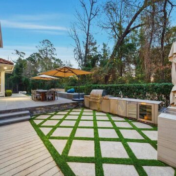 10 Houses In The Woodlands With Dream Backyards — Inside a World Of Outdoor Oases