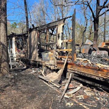 2HsebQ_19F3Xa6I00.jpg 2 dead from house fire in southwest Montgomery County