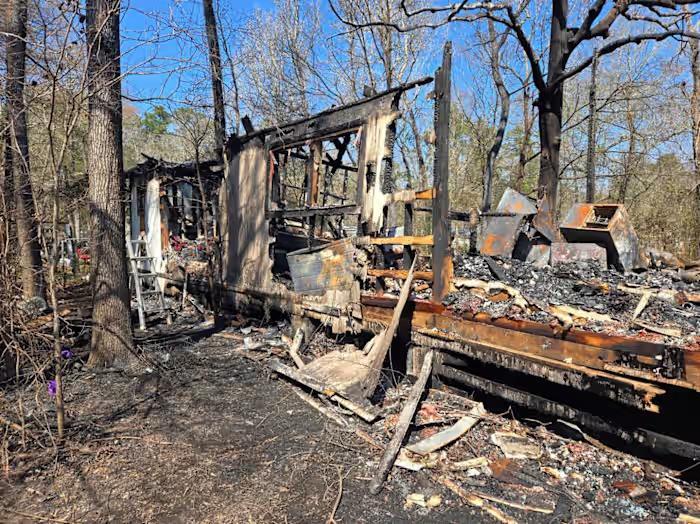 2HsebQ_19F3Xa6I00.jpg 2 dead from house fire in southwest Montgomery County