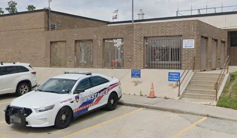 377qtS_19d8GfJ300.jpg Spring Home Invaders With Suspected Gun Caught On Camera