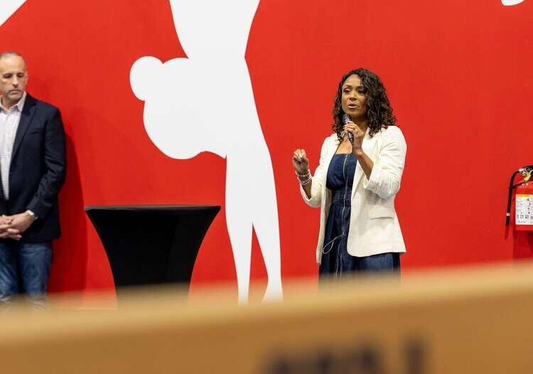 3tRHIc_19E2KQpV00.jpg Olympic gold medal gymnast Dominique Dawes will open two training academies near Houston